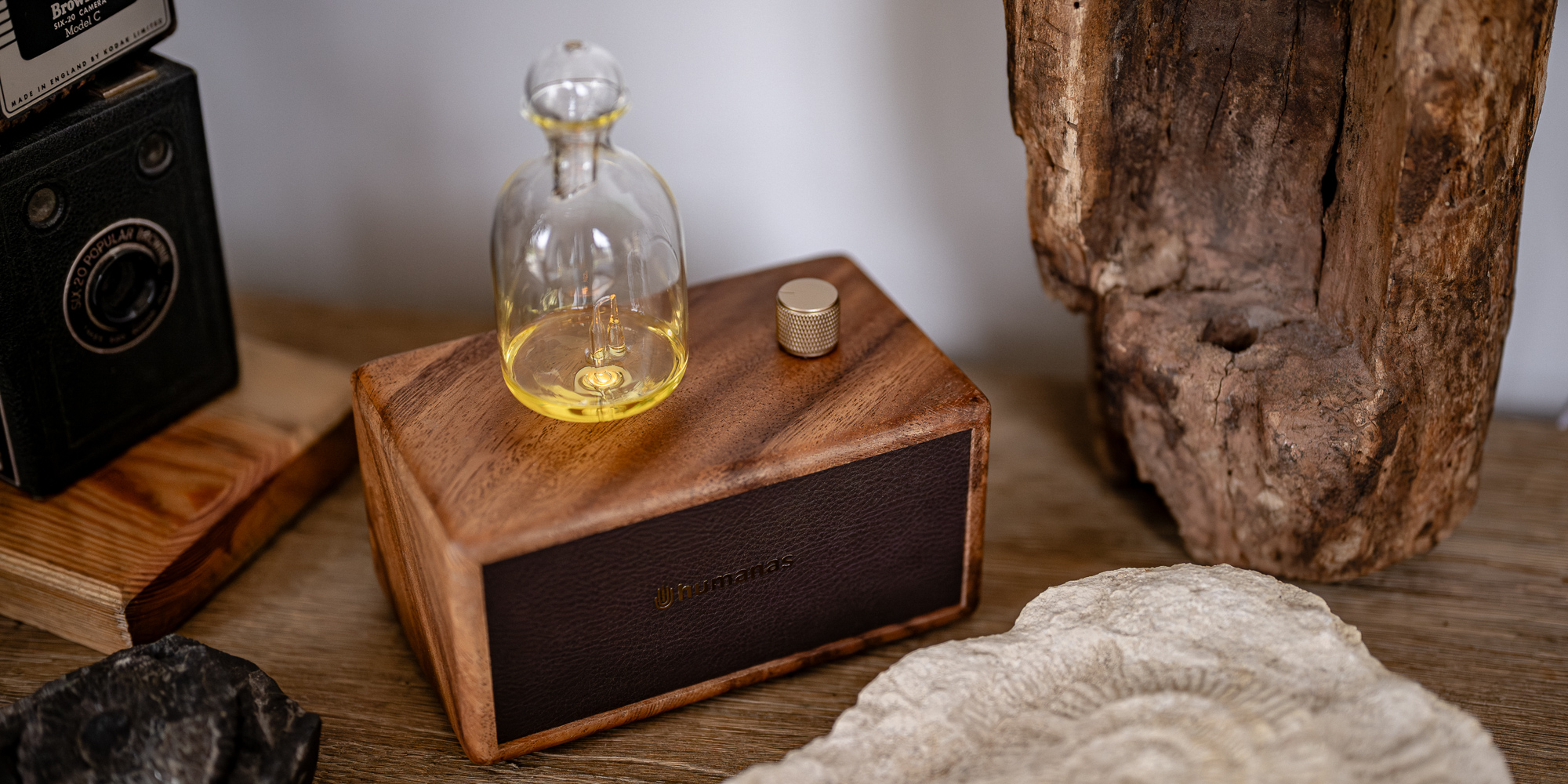 width=100% Dyfuzor olejków, aromatyzer zapachowy Humanas Natural Wood - drewno orzecha włoskiego